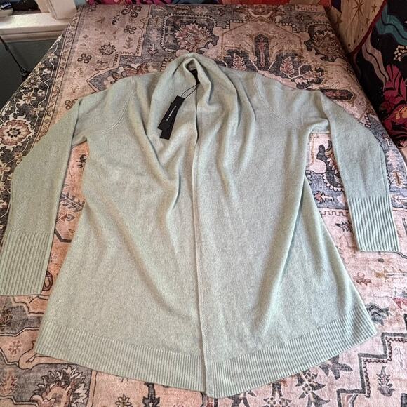 Tahari Cardigan 100% Cashmere NWT Super Soft Lightweight Sweater Size Medium NEW - Picture 1 of 12